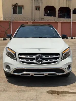 Mercedes-Benz GLA 250 2016 White