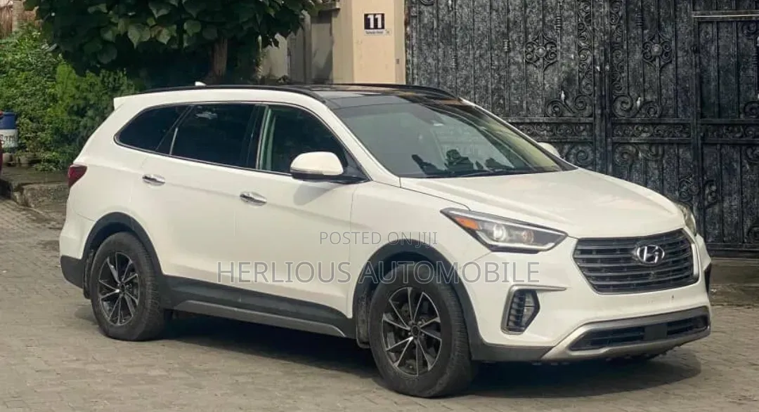 Hyundai Santa Fe 2017 White