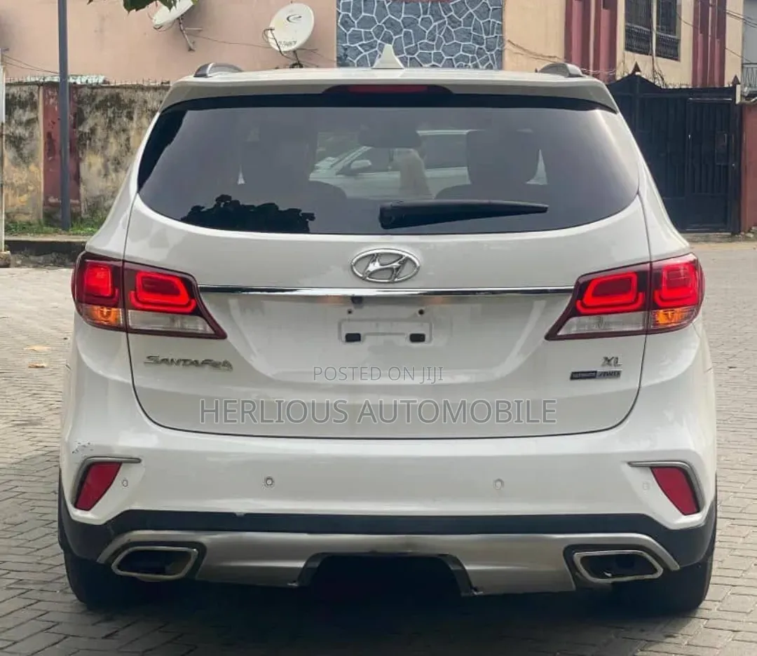 Hyundai Santa Fe 2017 White