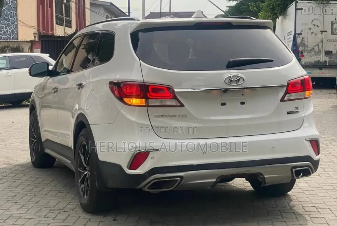 Hyundai Santa Fe 2017 White