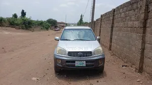 Toyota RAV4 2004 Gold