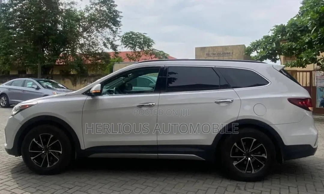 Hyundai Santa Fe 2017 White