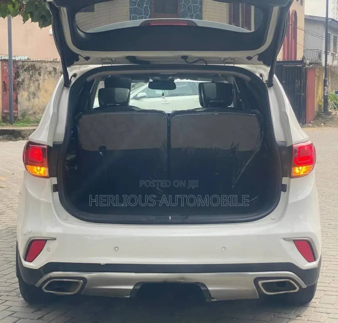 Hyundai Santa Fe 2017 White