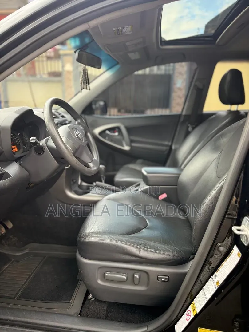 Toyota RAV4 2010 Black