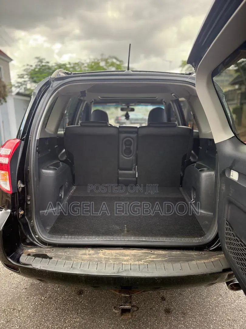 Toyota RAV4 2010 Black