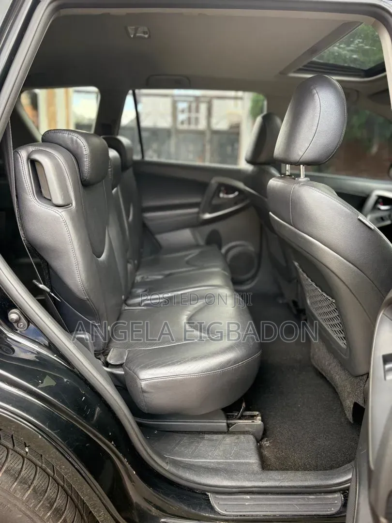 Toyota RAV4 2010 Black