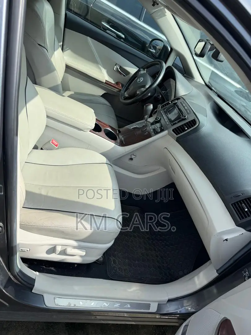 Toyota Venza AWD 2012 Gray