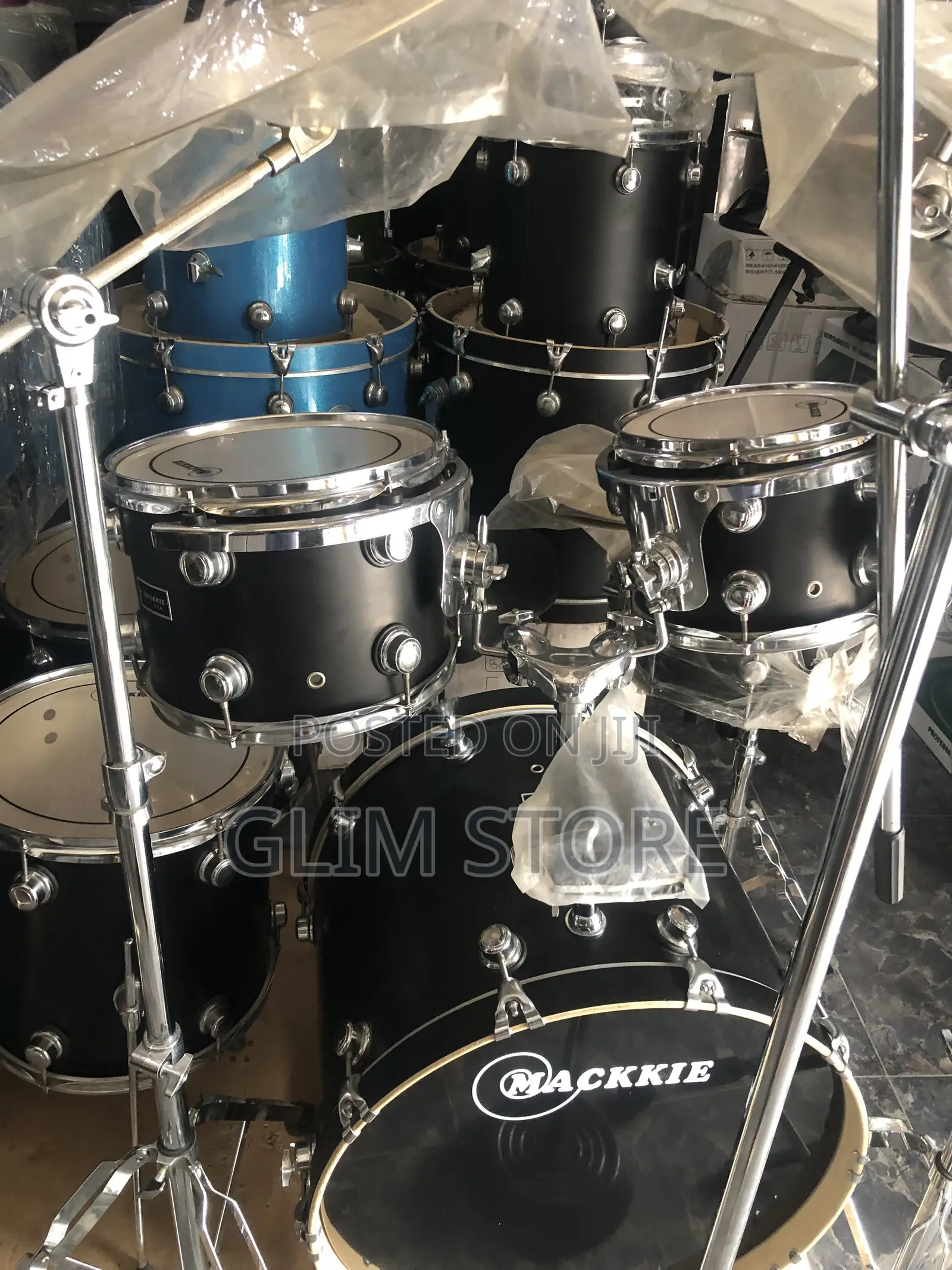 Mackie 7 Piece Drums