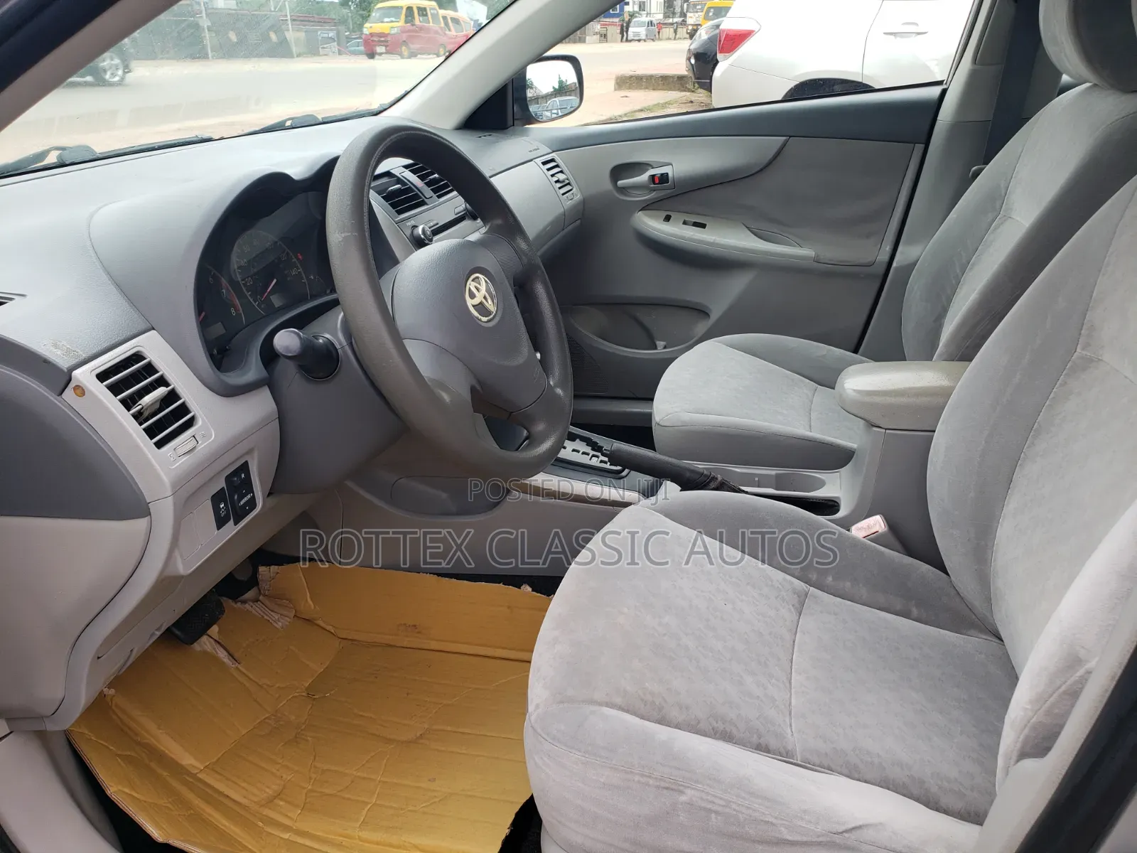 Toyota Corolla 2010 Silver