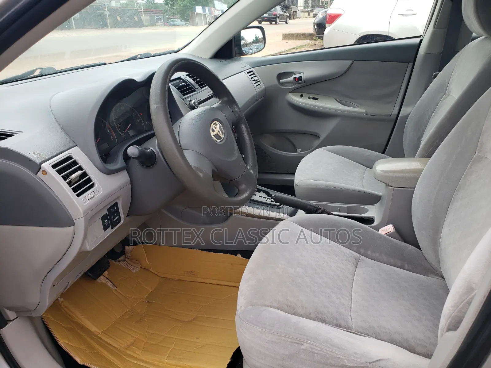 Toyota Corolla 2010 Silver