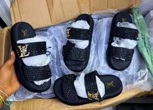 Quality Ladies Flat Slippers/ Comfortable and Stylish Female Slippers
