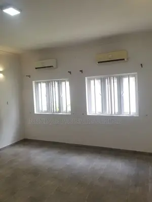 3bdrm Townhouse / Terrace in Lekki Phase 1 for rent