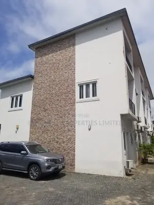 3bdrm Townhouse / Terrace in Lekki Phase 1 for rent