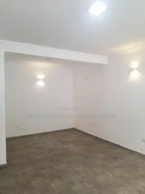 3bdrm Townhouse / Terrace in Lekki Phase 1 for rent