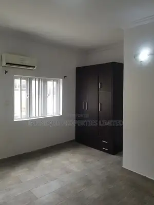 3bdrm Townhouse / Terrace in Lekki Phase 1 for rent