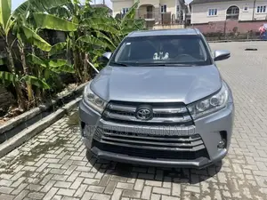 Toyota Highlander Limited 4dr SUV AWD (3.5L 6cyl 6A) 2015 Gray