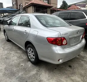 Toyota Corolla LE 4dr Sedan (1.8L 4cyl 4A) 2010 Silver