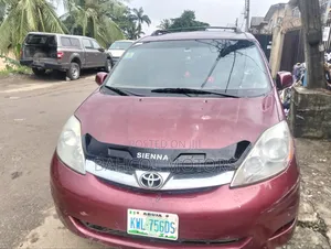 Toyota Sienna 2007 Red