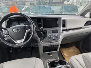 Toyota Sienna 2017 Blue