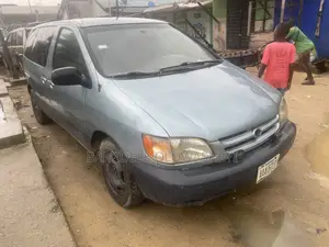 Toyota Sienna XLE 2001 Blue