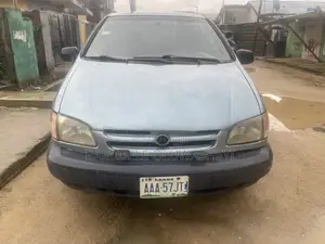 Toyota Sienna XLE 2001 Blue
