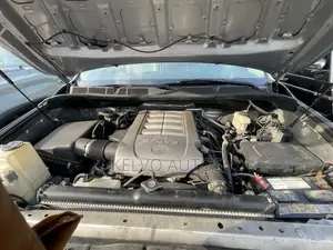 Toyota Sequoia 2010 Silver