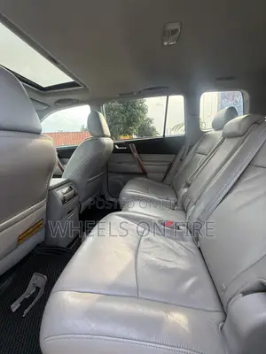 Toyota Highlander 2010 Silver