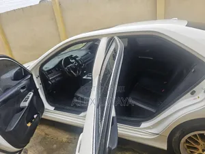 Toyota Camry SE 4dr Sedan (2.5L 4cyl 6A) 2012 White
