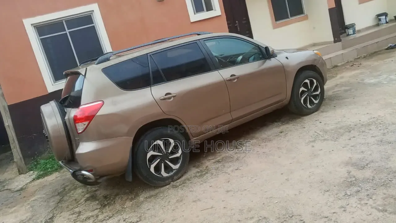 Toyota RAV4 2007 Gold