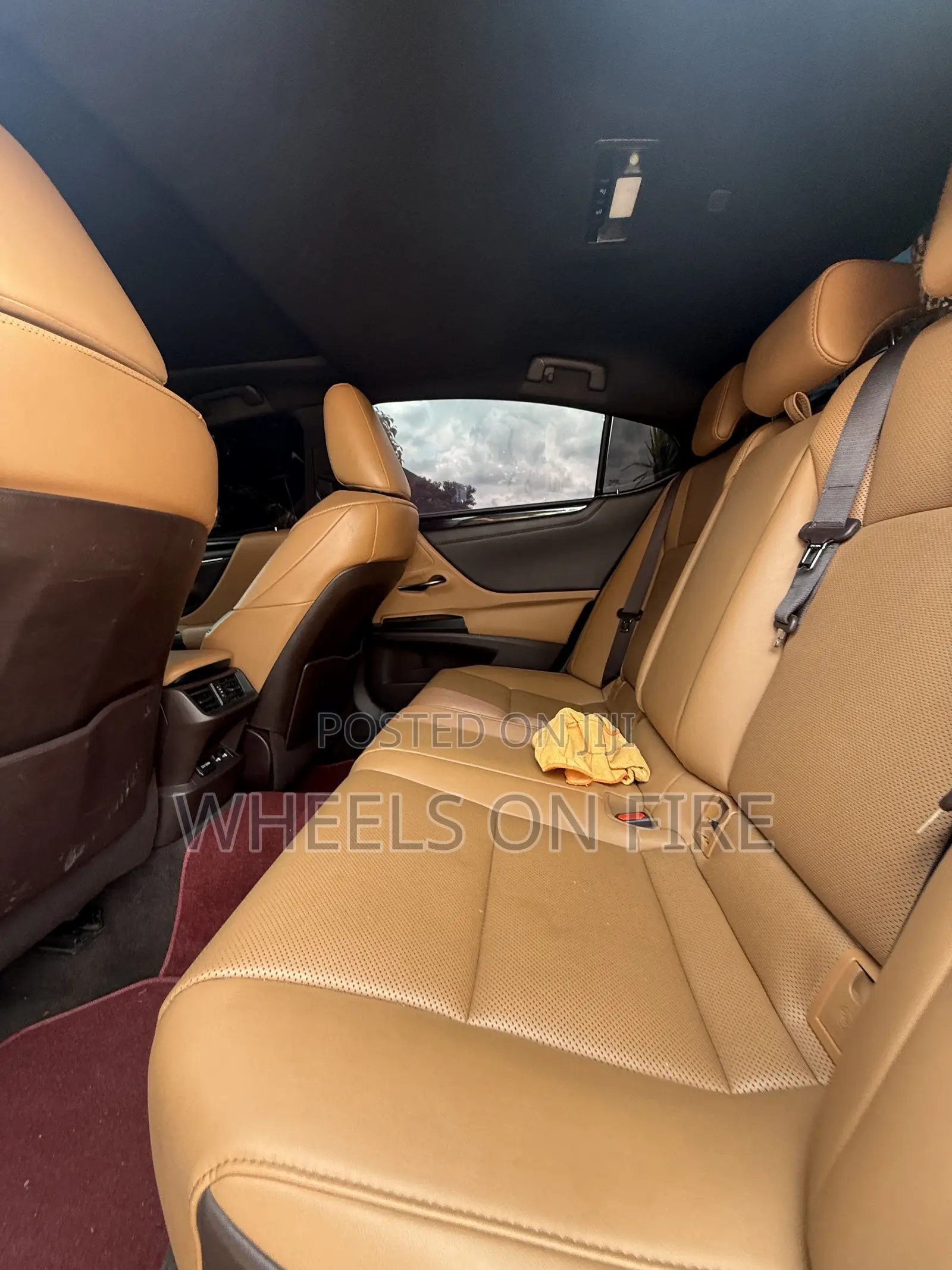 Lexus ES 350 Base 2021 White