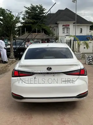 Lexus ES 350 Base 2021 White