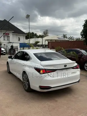 Lexus ES 350 Base 2021 White