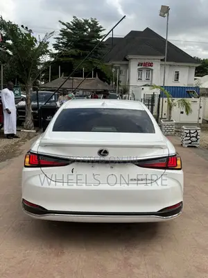 Lexus ES 350 Base 2021 White