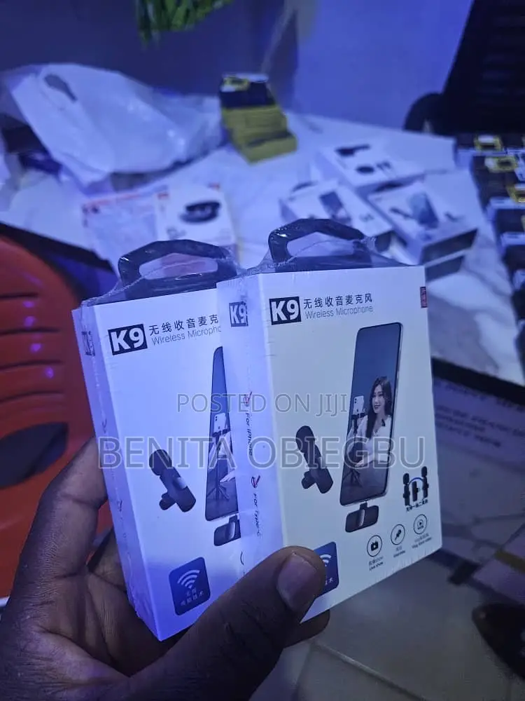 This a Tools for Content Creating a Mic and Tripod