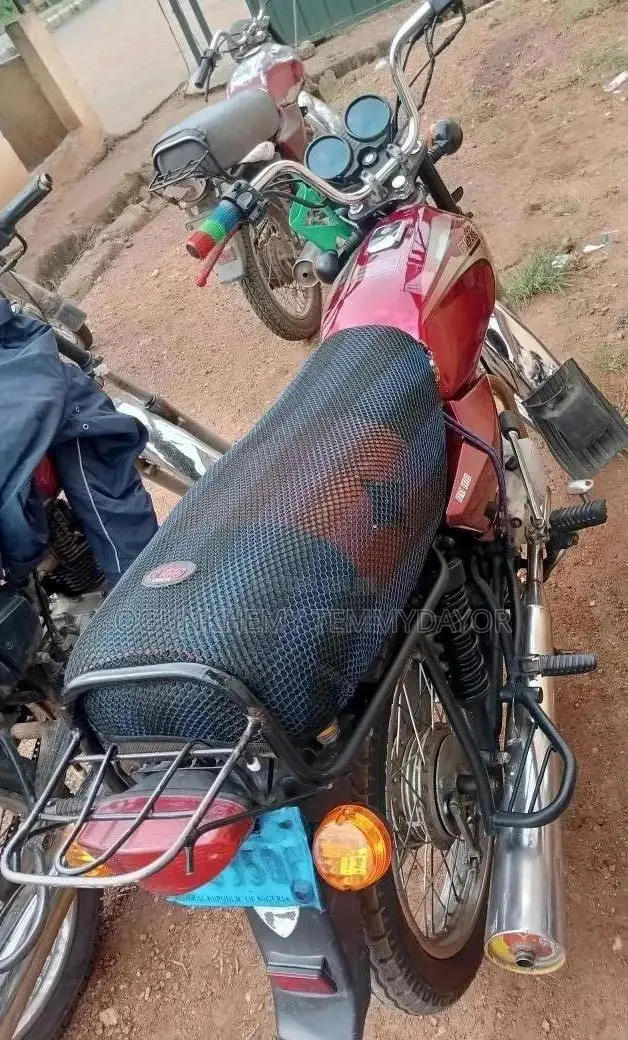 Bajaj Boxer 2021 Red