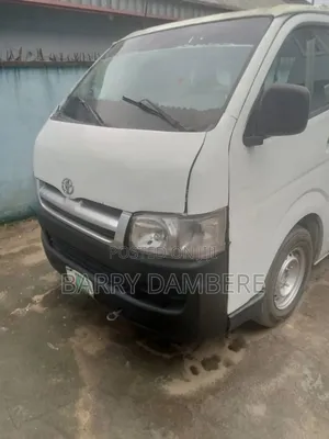 Toyota HiAce 2010 White