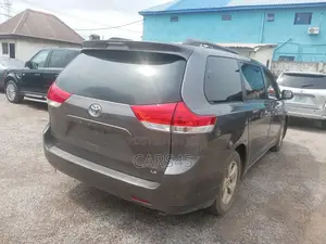Toyota Sienna 2010 Gray