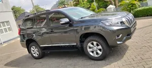 Toyota Land Cruiser Prado 2022 Black
