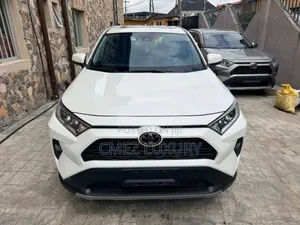 Toyota RAV4 2021 White