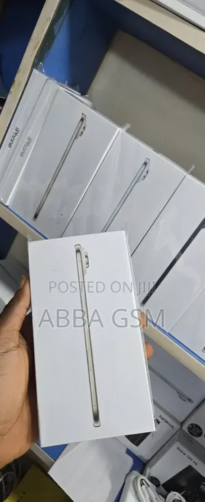 New Apple iPhone 17e 512 GB Gold