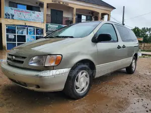 Toyota Sienna 2003 Silver