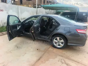 Toyota Camry SE 4dr Sedan (2.5L 4cyl 6A) 2011 Gray