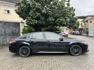 Toyota Camry XLE FWD (2.5L 4cyl 8AM) 2018 Black