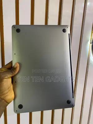 Laptop Apple MacBook Pro 2020 16GB Intel Core i7 SSD 512GB