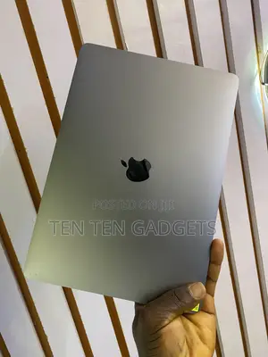 Laptop Apple MacBook Pro 2020 16GB Intel Core i7 SSD 512GB