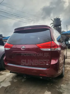 Toyota Sienna XLE 7 Passenger Mobility 2012 Red