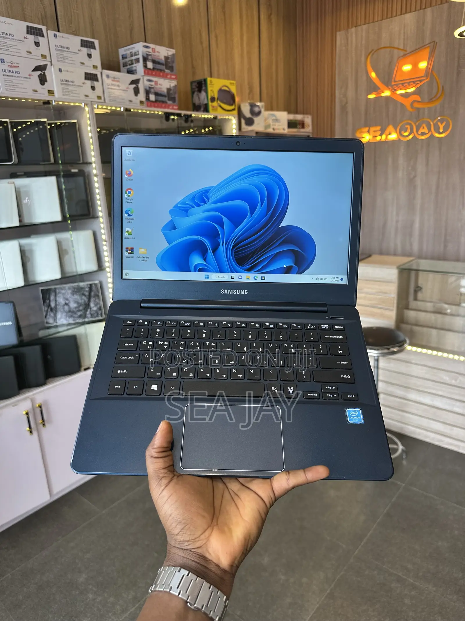 Laptop Samsung 4GB Intel Celeron SSD 128GB