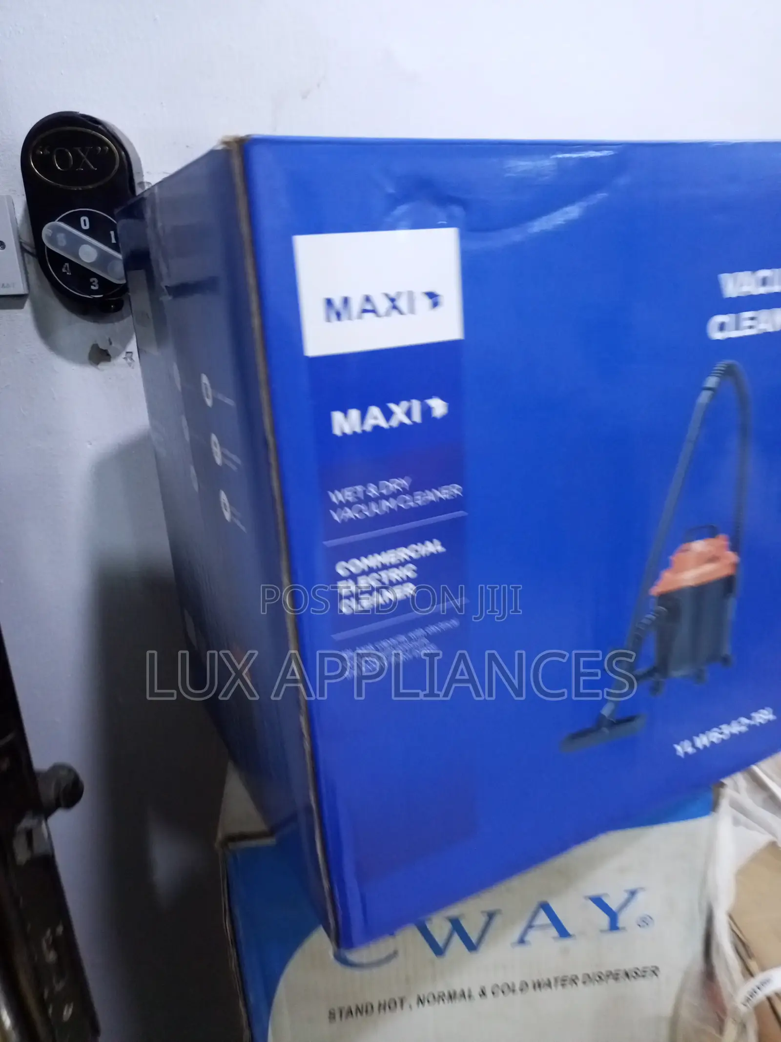 Vacuum Cleaner for Dust and Liquid