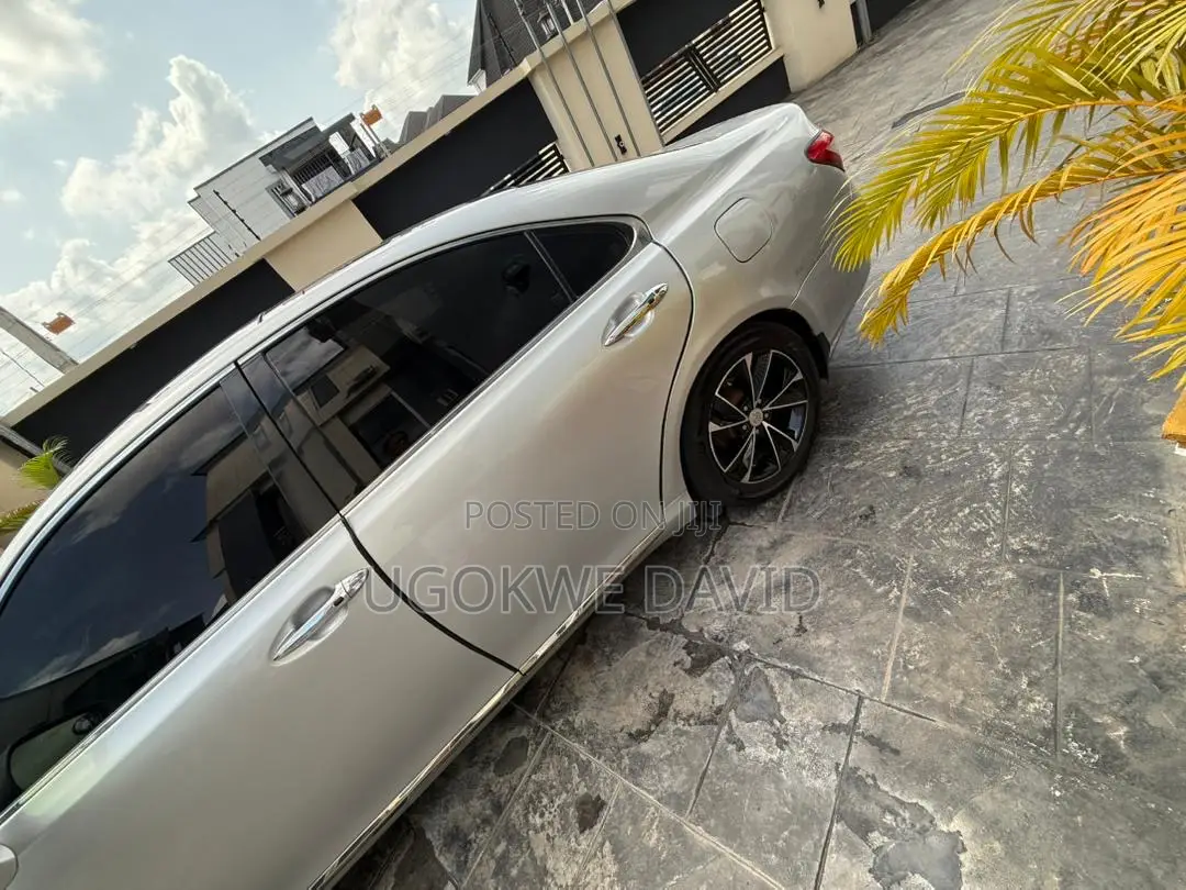 Lexus ES 2012 Silver