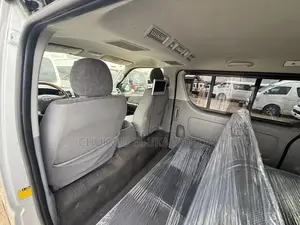 Toyota HiAce 2013 Silver